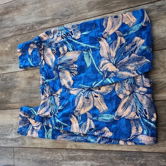 Pineapples, motorcycles, houndstooth, lilies , wolves, and moon & stars leggings - Picture 3 of 8